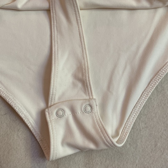 House of Harlow 1960 Short Sleeve Bodysuit With Square Neckline. Size Large - Picture 9 of 11